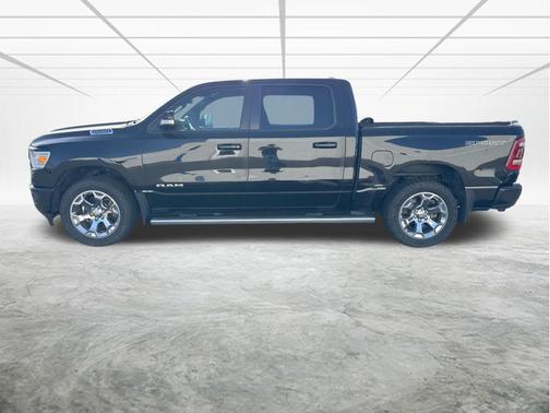 Diamond Black Crystal Pearlcoat 2022 RAM 1500 Big Horn/Lone Star