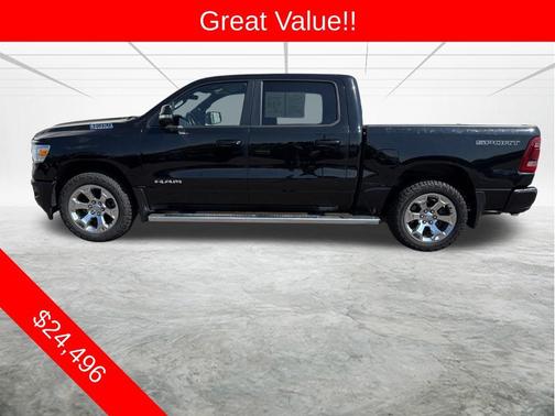 Diamond Black Crystal Pearlcoat 2022 RAM 1500 Big Horn/Lone Star