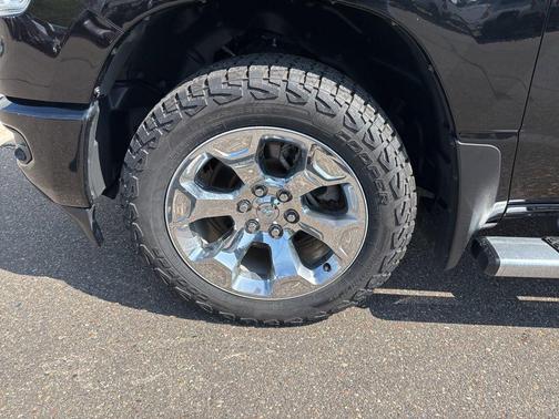 Diamond Black Crystal Pearlcoat 2022 RAM 1500 Big Horn/Lone Star