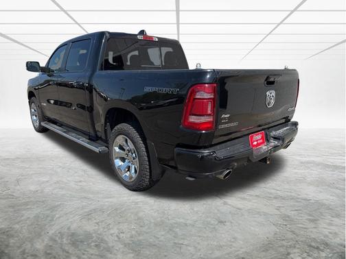 Diamond Black Crystal Pearlcoat 2022 RAM 1500 Big Horn/Lone Star