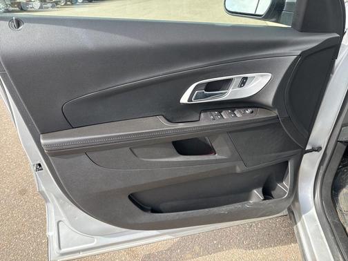 Silver Ice Metallic 2017 Chevrolet Equinox LS