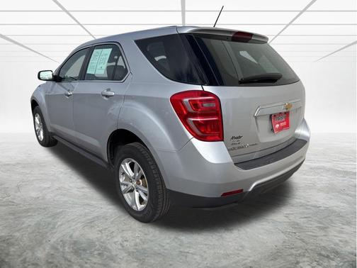 Silver Ice Metallic 2017 Chevrolet Equinox LS