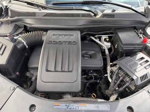 Silver Ice Metallic 2017 Chevrolet Equinox LS