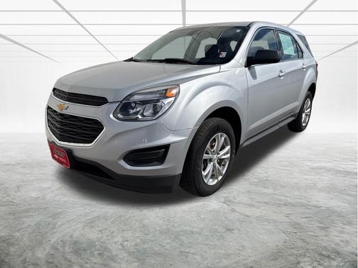 Silver Ice Metallic 2017 Chevrolet Equinox LS