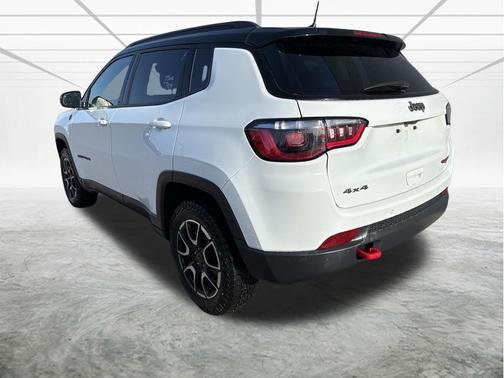 Bright White Clearcoat 2025 Jeep Compass Trailhawk