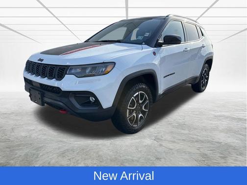 Bright White Clearcoat 2025 Jeep Compass Trailhawk