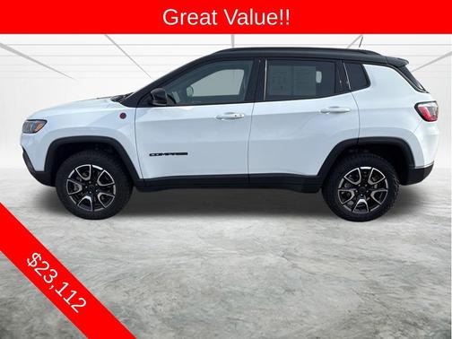 Bright White Clearcoat 2025 Jeep Compass Trailhawk