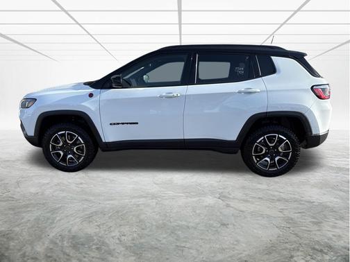 Bright White Clearcoat 2025 Jeep Compass Trailhawk
