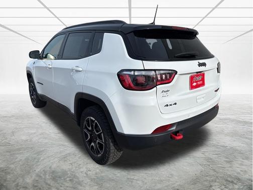 Bright White Clearcoat 2025 Jeep Compass Trailhawk