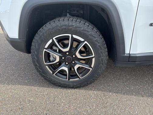 Bright White Clearcoat 2025 Jeep Compass Trailhawk