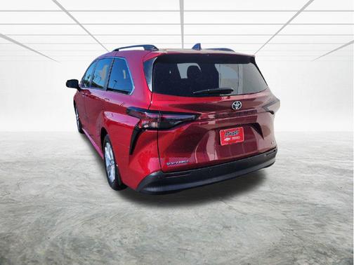 Ruby Flare Pearl 2026 Toyota Sienna XLE
