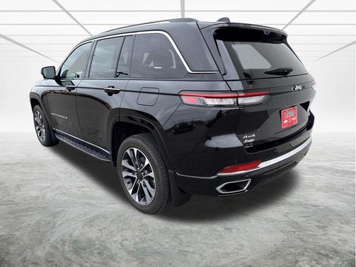 Diamond Black Crystal Pearlcoat 2022 Jeep Grand Cherokee Overland