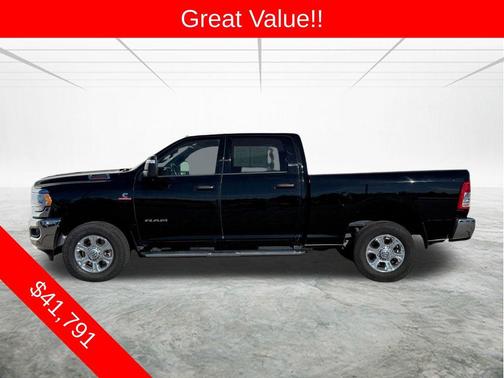 Diamond Black Crystal Pearlcoat 2024 RAM 2500 Big Horn Crew Cab 4x4 6'4' Box