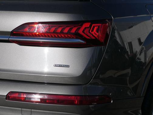 2024 Audi Q7 45 Premium Plus