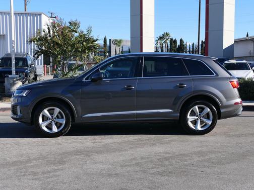 2024 Audi Q7 45 Premium Plus