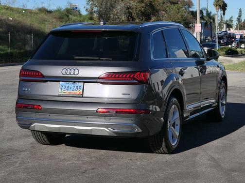 2024 Audi Q7 45 Premium Plus