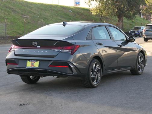2025 Hyundai ELANTRA Sport