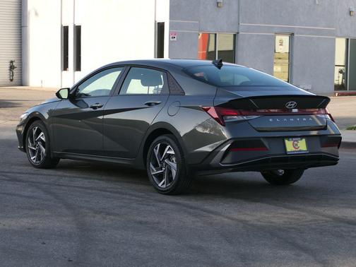2025 Hyundai ELANTRA Sport