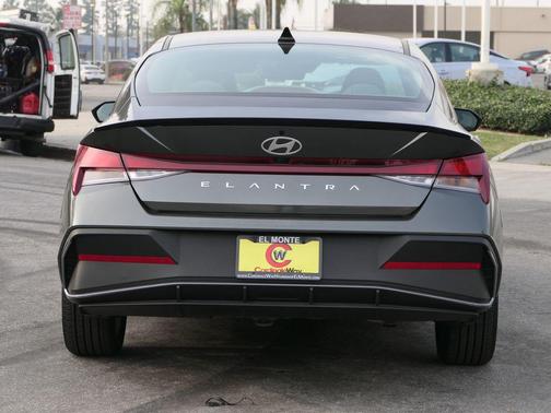 2025 Hyundai ELANTRA Sport