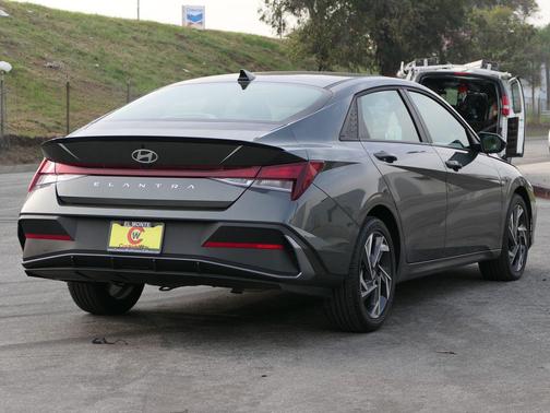 2025 Hyundai ELANTRA Sport