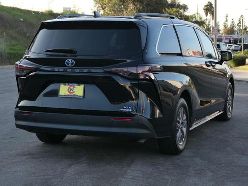2023 Toyota Sienna XLE
