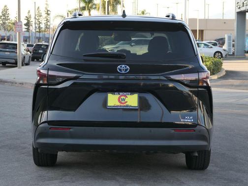 2023 Toyota Sienna XLE