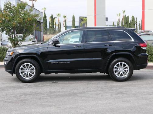 Diamond Black Crystal Pearlcoat 2021 Jeep Grand Cherokee Laredo