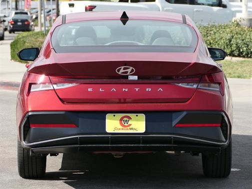 2025 Hyundai ELANTRA SEL