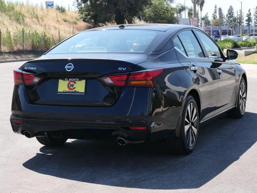 Super Black 2022 Nissan Altima 2.5 SV