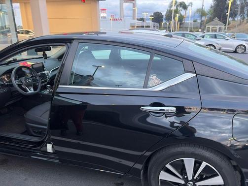 Super Black 2022 Nissan Altima 2.5 SV