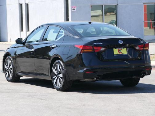 Super Black 2022 Nissan Altima 2.5 SV