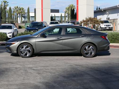 2025 Hyundai ELANTRA Sport