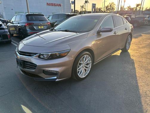 Sandy Ridge Metallic 2018 Chevrolet Malibu LT
