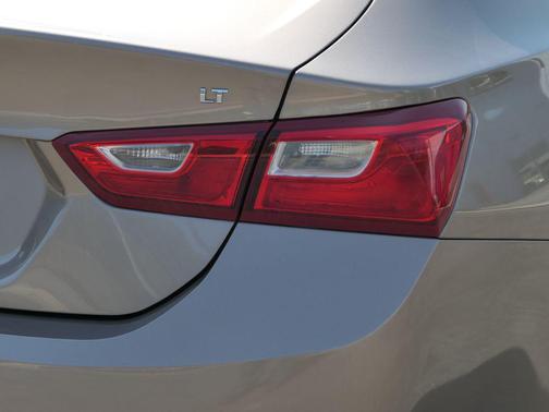 Sandy Ridge Metallic 2018 Chevrolet Malibu LT