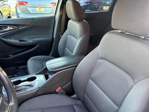 Sandy Ridge Metallic 2018 Chevrolet Malibu LT
