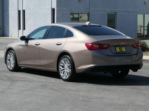 Sandy Ridge Metallic 2018 Chevrolet Malibu LT