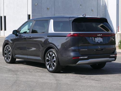 2024 Kia Carnival EX