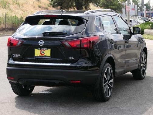 Magnetic Black 2018 Nissan Rogue Sport SL