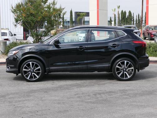 Magnetic Black 2018 Nissan Rogue Sport SL