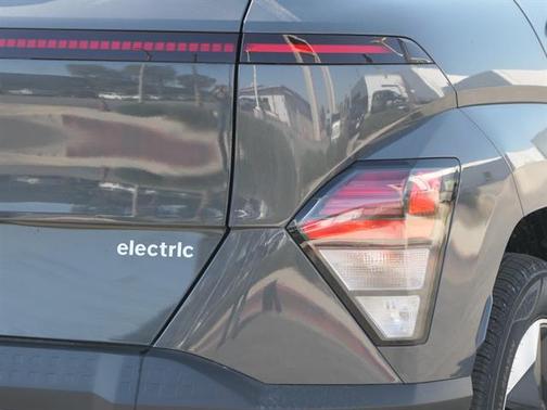 2025 Hyundai KONA EV SEL