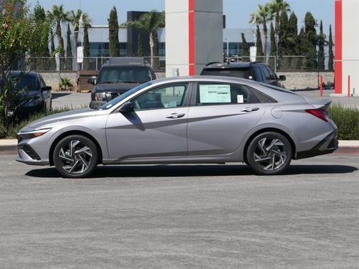 2025 Hyundai ELANTRA HEV SEL Sport