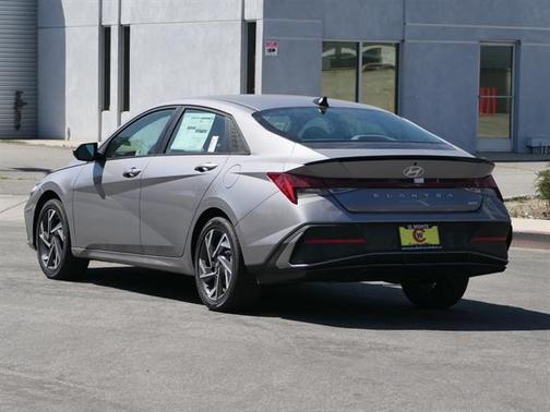 2025 Hyundai ELANTRA HEV SEL Sport