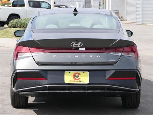 2025 Hyundai ELANTRA HEV Limited