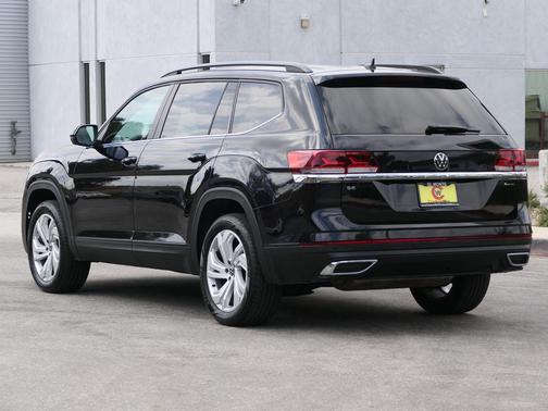 Deep Black 2023 Volkswagen Atlas 2.0T SE w/Technology 4MOTION