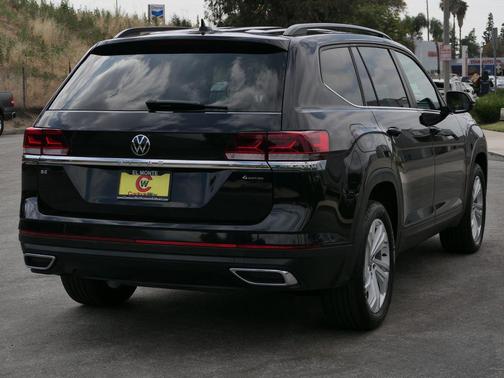 Deep Black 2023 Volkswagen Atlas 2.0T SE w/Technology 4MOTION