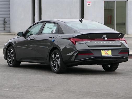 2025 Hyundai ELANTRA HEV SEL Sport