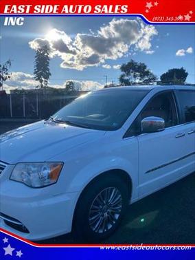 2014 Chrysler Town & Country Touring-L