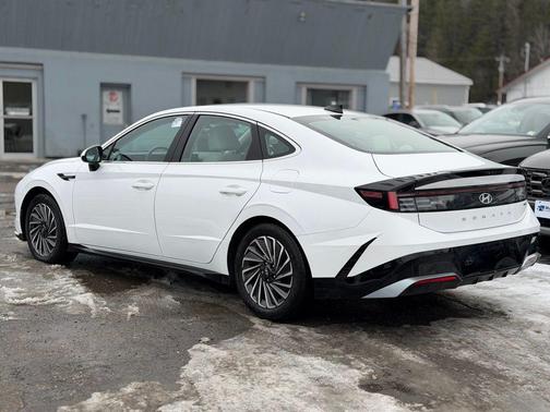2024 Hyundai SONATA Hybrid SE