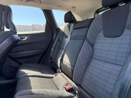 2023 Volvo XC60 Recharge Plug-In Hybrid T8 Core Bright Theme