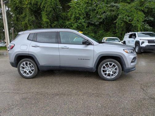 2022 Jeep Compass Latitude Lux